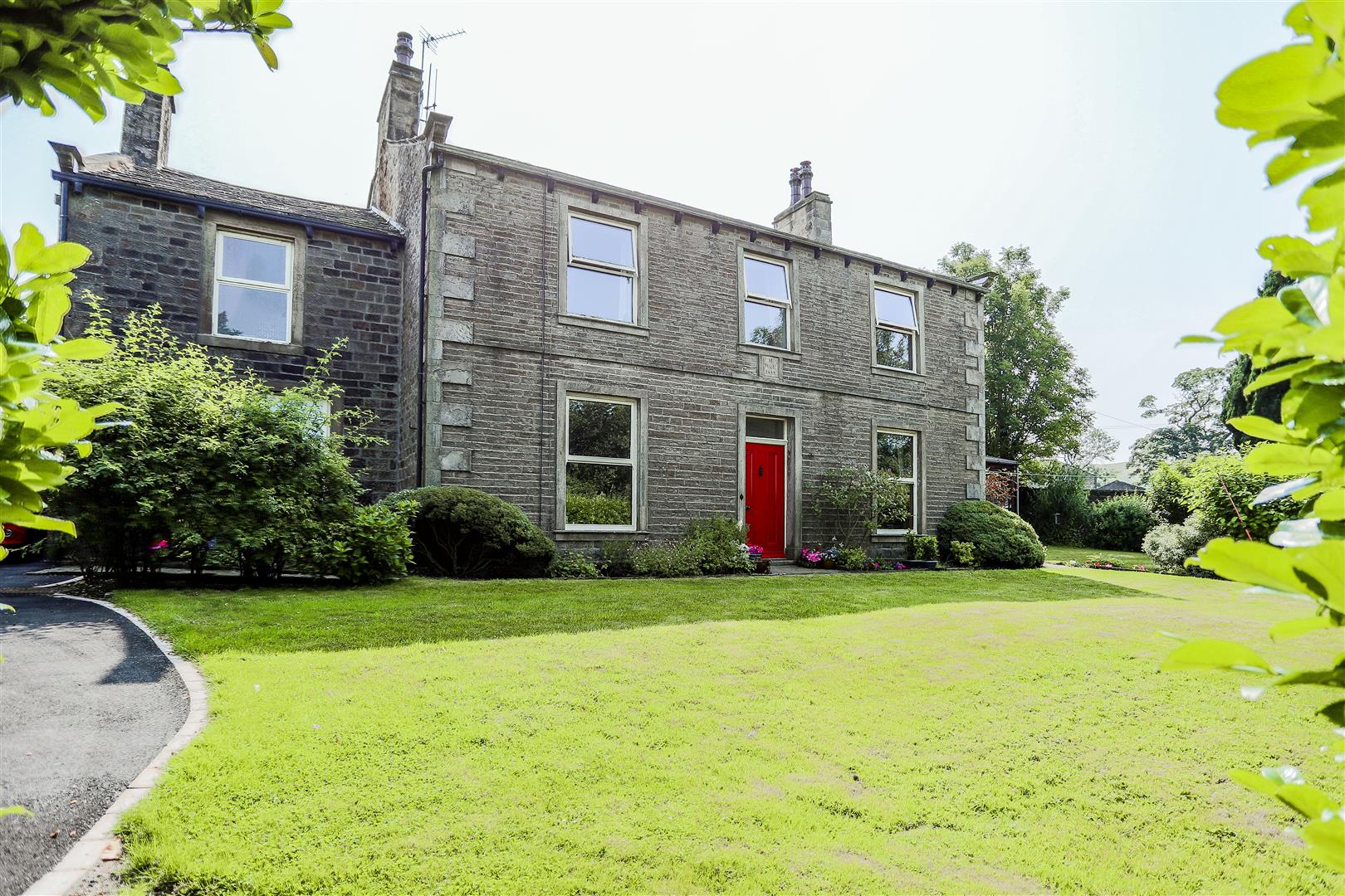 6 Bed Detached House For Sale - Main Image